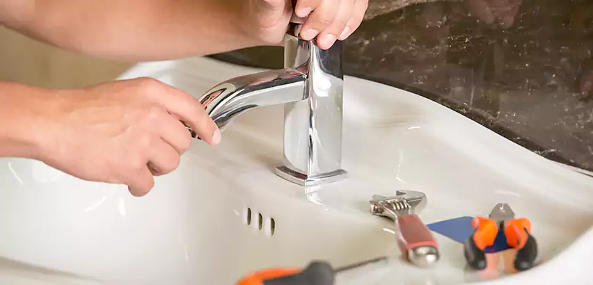 Bathtub Faucet Replacement in Copiague